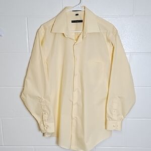 Soft Yelllow Button Up Fitted Dress Shirt Long Sleeve 1 Pocket